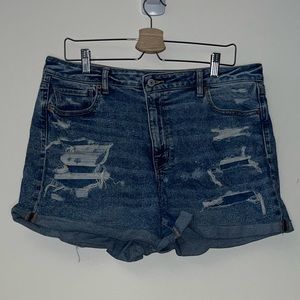 American Eagle Distressed Mom Short